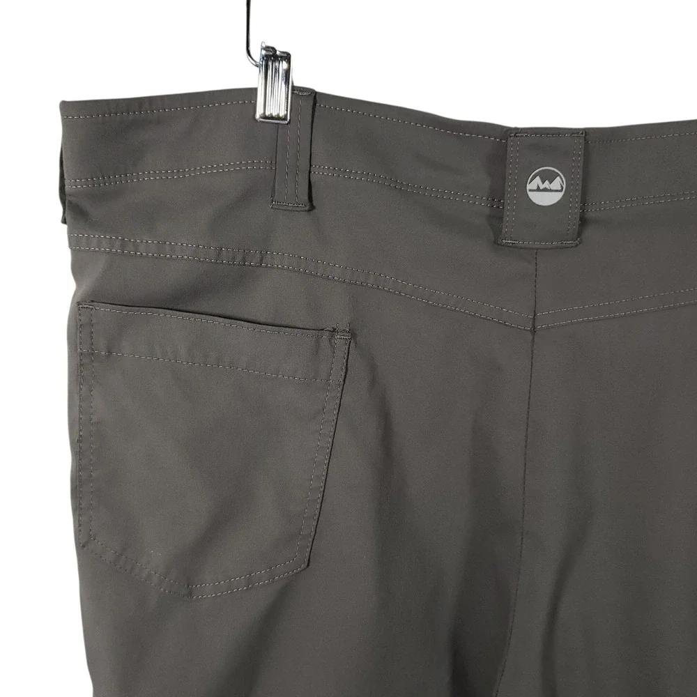 Wrangler ATG Mens 42 Gray Utility‎ Cargo Shorts Hiking Outdoors Comfort